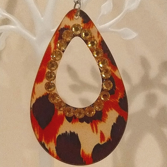 Leopard Earrings and Crystal Bracelet Set - Picture 4 of 9